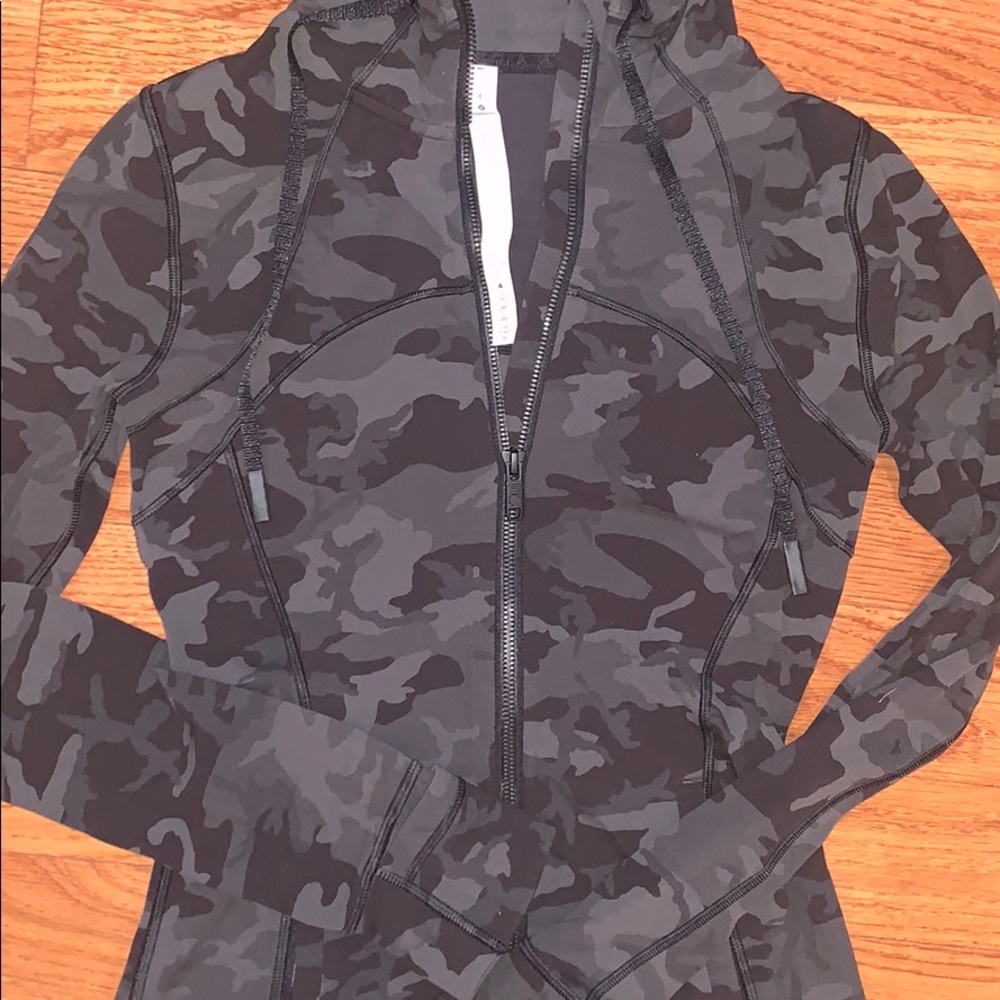 NEW LULULEMON Define Hooded Jacket Camo Green